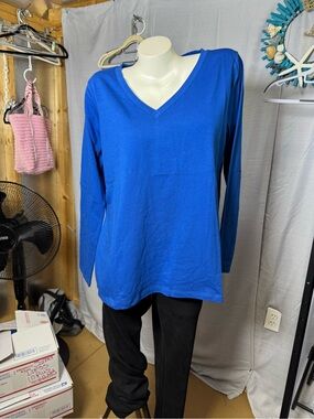 NWOT Zenana Plus size Classic V-Neck Long Sleeve Top - Classic Blue